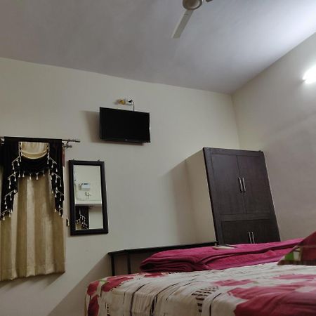 Srb Residency Hotel Tiruvannamalai Bagian luar foto