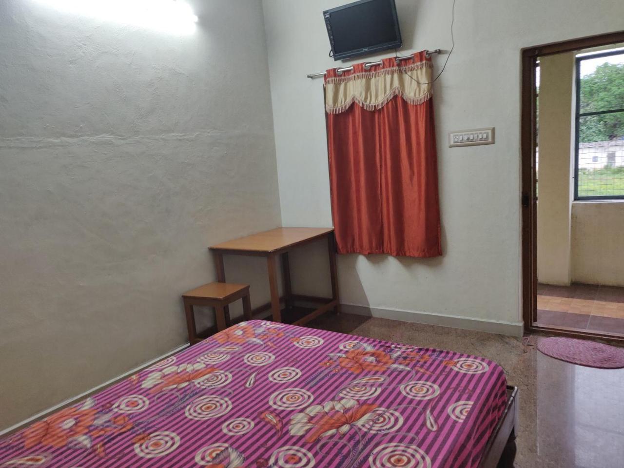 Srb Residency Hotel Tiruvannamalai Bagian luar foto