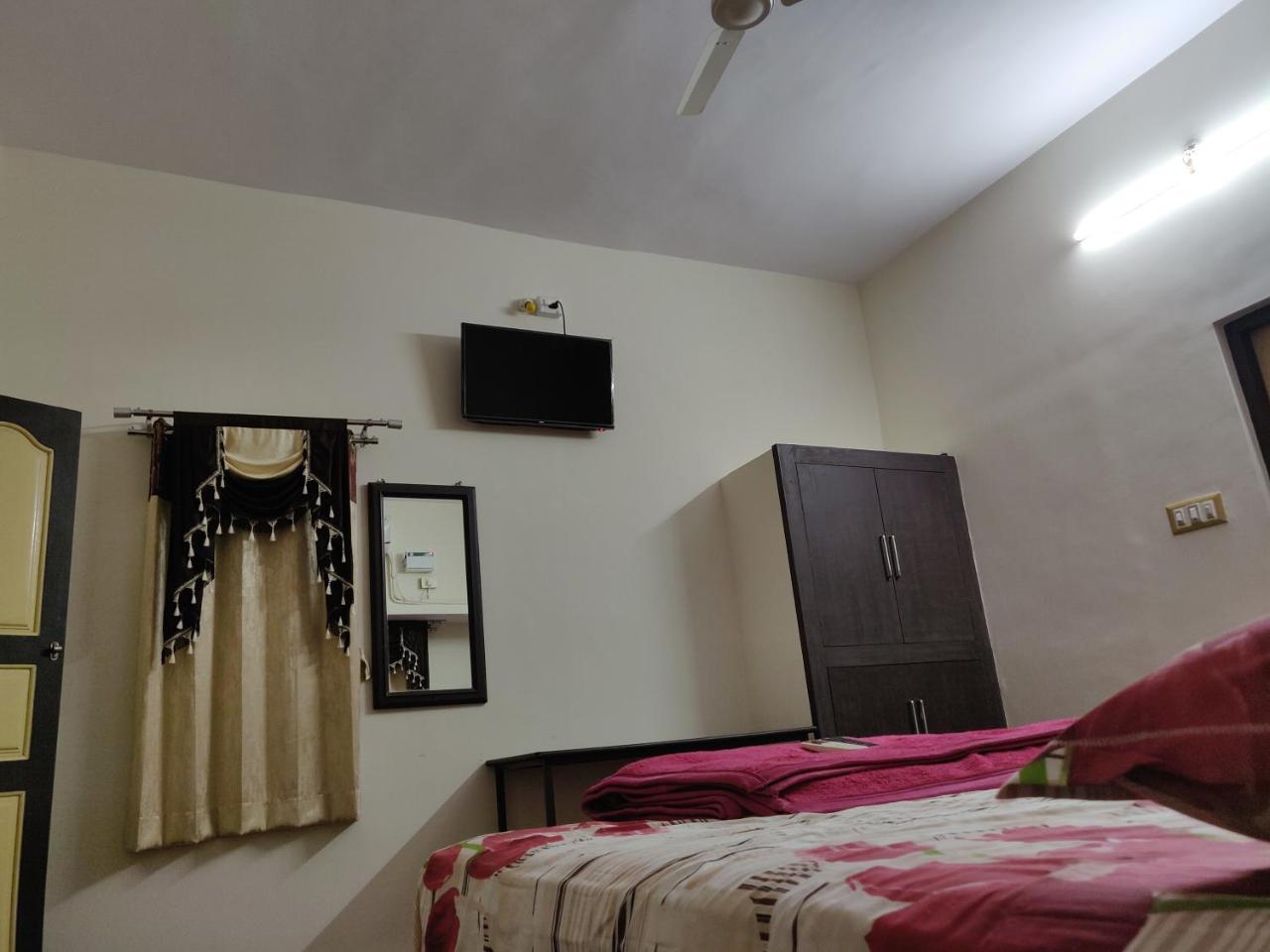 Srb Residency Hotel Tiruvannamalai Bagian luar foto