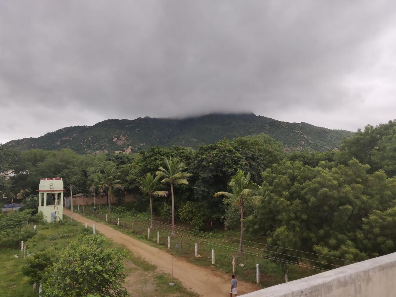 Srb Residency Hotel Tiruvannamalai Bagian luar foto