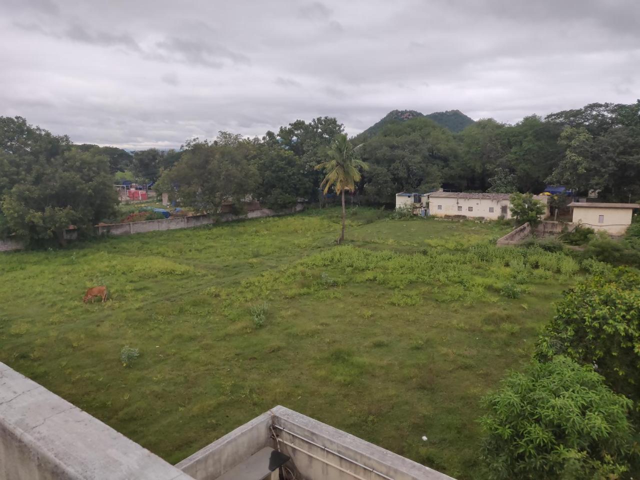 Srb Residency Hotel Tiruvannamalai Bagian luar foto